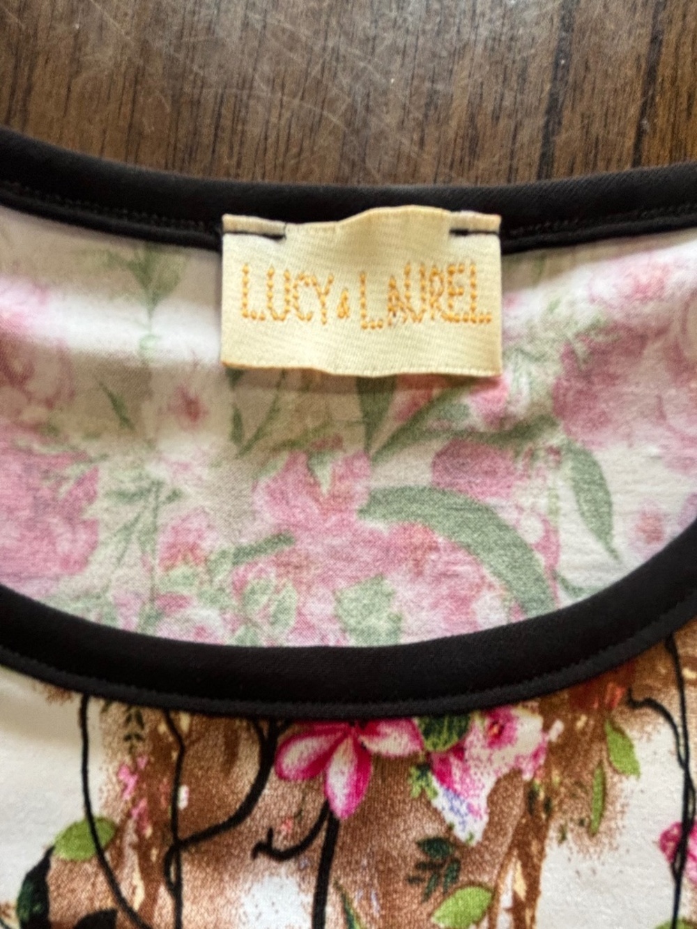 Lucy & Laurel made in Canada floral print t-shirt tab sleeves size XL - Picture 8 of 12